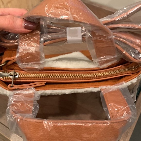 Roxy Mountain Reality Faux Fur Crossbody - Picture 6 of 7